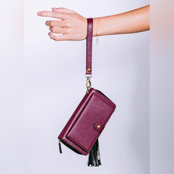 Luxe Ultimate Wristlet Phone Case in Berry NWOT - Picture 6 of 7
